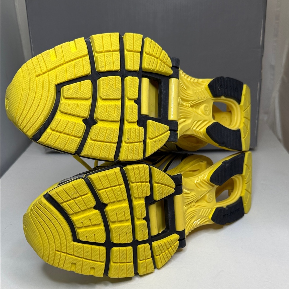 Balenciaga Men's Sneakers in Vibrant Yellow and Black - Picture 9 of 10